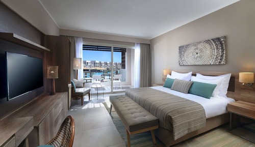 Family Room, Pool View (Deluxe, Queen or Twin)