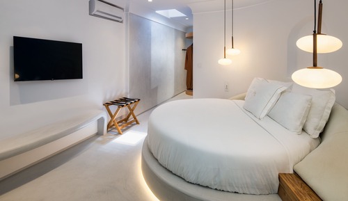 Executive Suite, Hot Tub