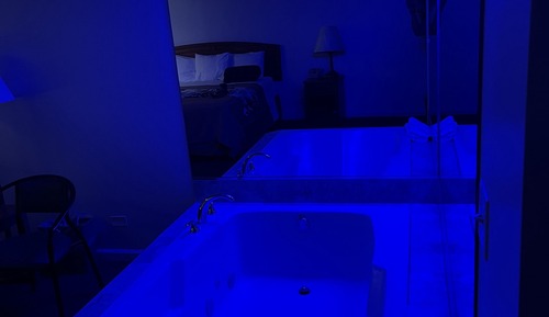 King Whirlpool Suite