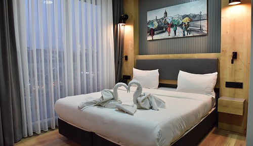 Comfort Room, 1 Bedroom, Refrigerator & Microwave, City View