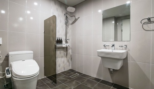 Room (Suite Royal (double bed/Netflix avail)
