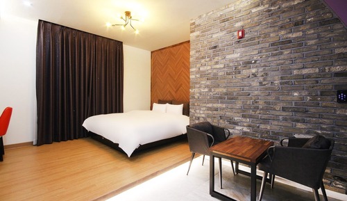 Room (Drive-in (1 vehicle per room))