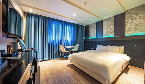 Room (Deluxe Love Chair (Random Room OTT))