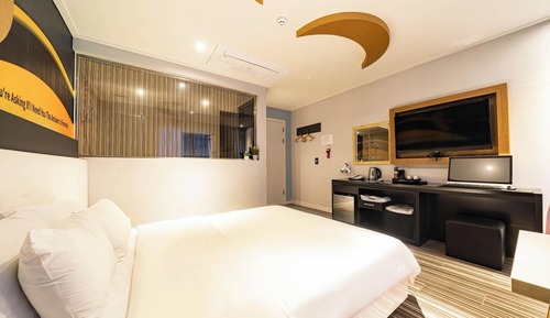 Room (Deluxe (Random Room OTT))