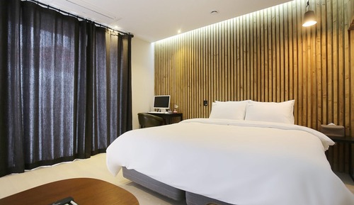 Room (Terrace)