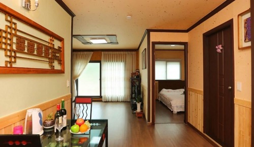Room (Camomile)