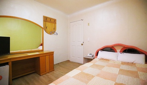 Room (Cheap bed room)