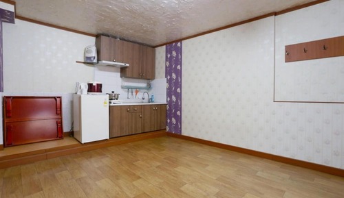 Room (Grape)