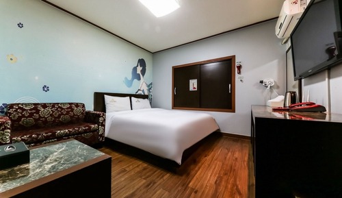 Room (Standard room (tub additional cost 50)