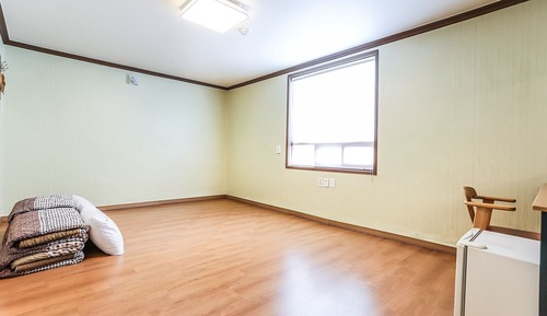 Room (Ondol Room)