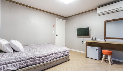 Room (Bed Room)