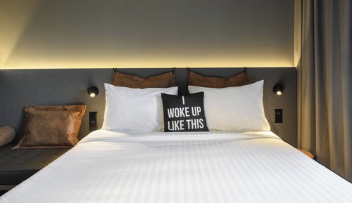 Deluxe Room, 1 Queen Bed, Mountain View