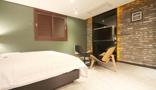 Room (Premium Massage Chair (OTT Bathtub))