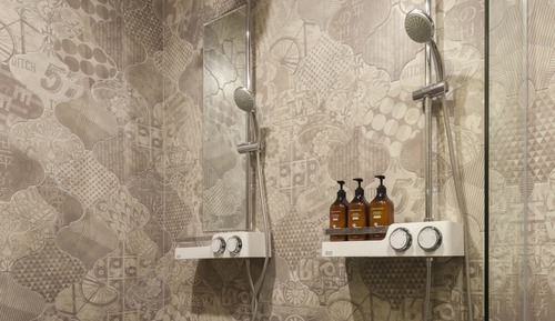 Room (VIP Twin Room 301 (1 double 1 single))