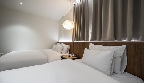 Room (Suite Twin Room (Smart TV) (Netflix B)