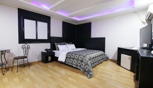 Room (Suite room BLACK)