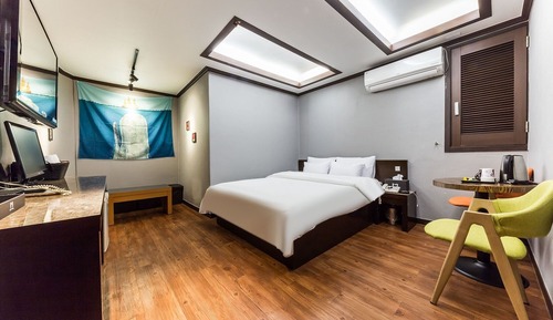 Room (Special Room B)