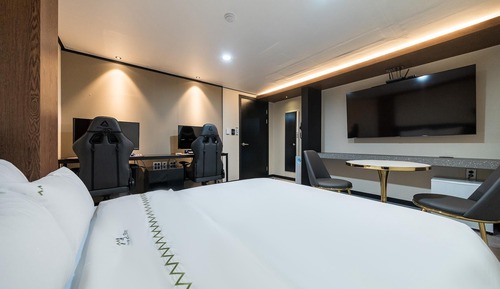 Room (VIP Couple PC (OTT viewing available )