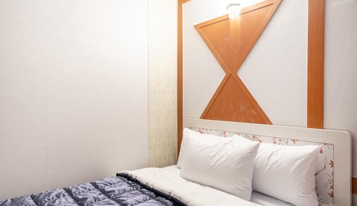 Room (Standard Room (Netflix Available))