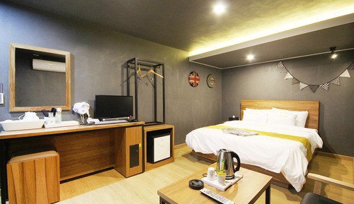 Room (Deluxe (Netflix Available))