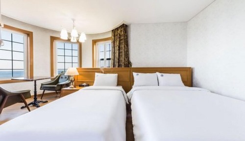 Room (Suite (Twin all rooms non-smoking))