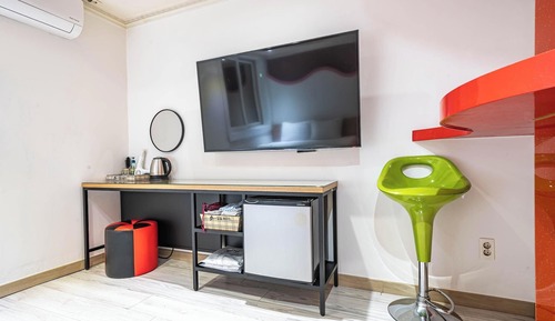 Room (Standard room (Netflix viewing availa)