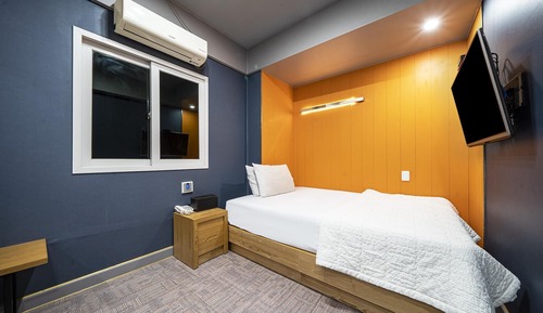 Room (Standard B - Unlimited OTT viewing (U)