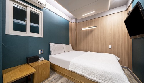 Room (Standard A - Unlimited OTT viewing (U)