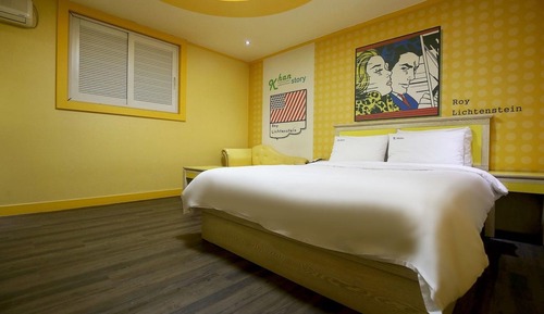 Room (Deluxe A (tub+double Netflix))