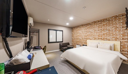 Room (Deluxe (Netflix available) (GTX1050 8)