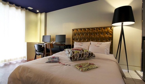 Room (Terrace (Netflix))