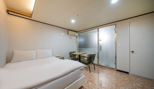 Room (Standard Room (Netflix))