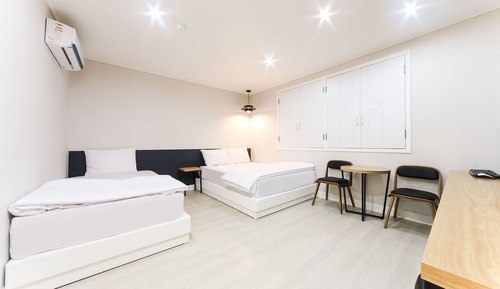 Room (Twin (Unlimited Netflix in all rooms/)