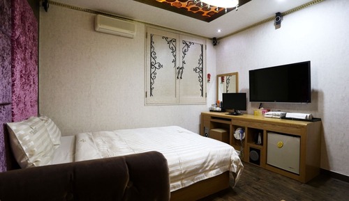 Room (Standard room (Netflix/PC available))