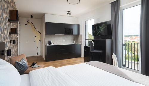 Comfort Room, 1 Queen Bed, Non Smoking, Kitchenette