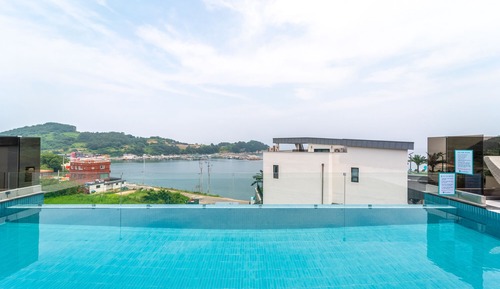 Garden Penthouse Pool Villa