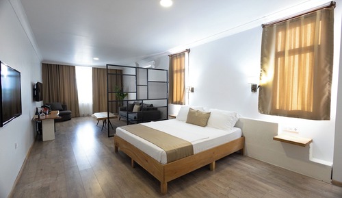 Luxury Suite, Balcony, Pool View