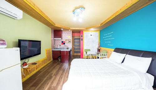 Room ([Valley Town] San Jose)