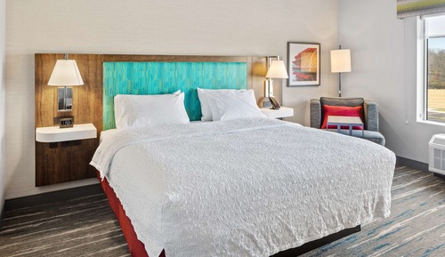 Room, 1 King Bed, Refrigerator & Microwave