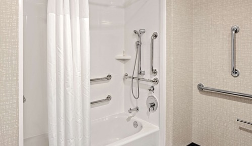 Room, 2 Queen Beds, Accessible, Bathtub