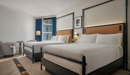 Partial River View Queen Queen