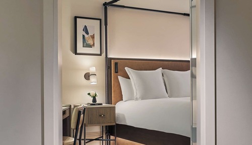 Corner River View King