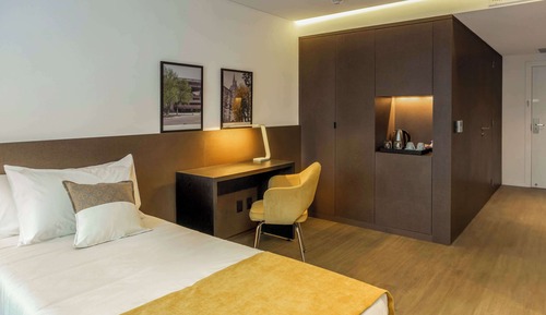 Classic Room, 2 Twin Beds, City View