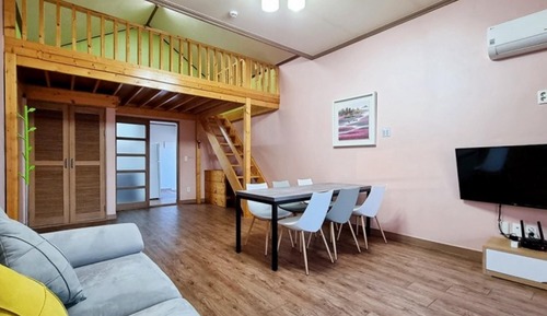 Room (Pink Muhly (Room 205))