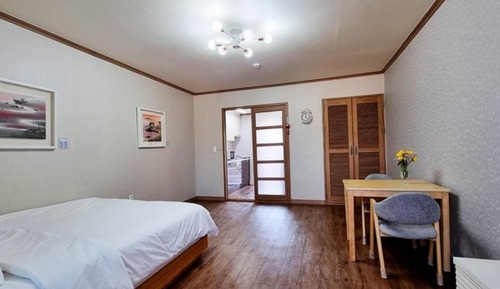 Room (Chilmyeoncho No 2 (No 102))