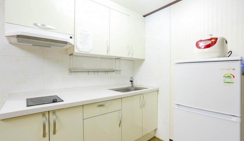 Room (Room 203)
