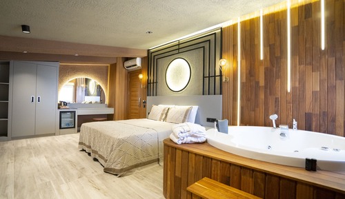 King Deluxe Room with Jacuzzi