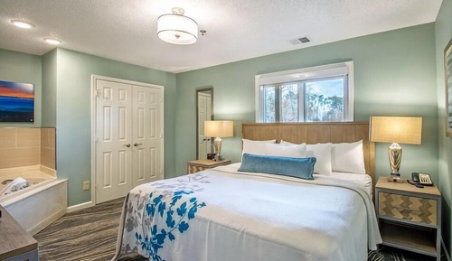 Woodstone One Bedroom Deluxe Condo with Spa Tub/Full Kitchen