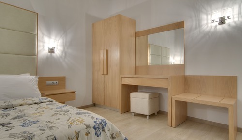 2 Bedroom Apartment with Balcony and Sea View