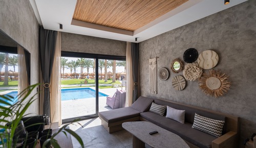 Executive Pool & Jacuzzi Suite (Posh Club)
